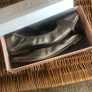 Cute ballet slipper. Ankle tye. Colour Pewter.